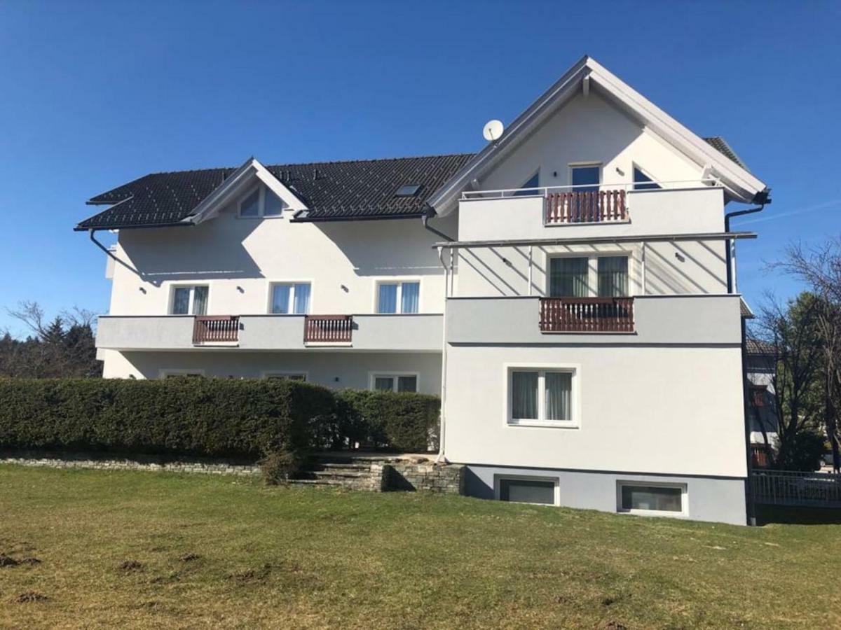 Superior-Apartment Mit Pool Und Seezugang Velden am Woerthersee Exterior photo